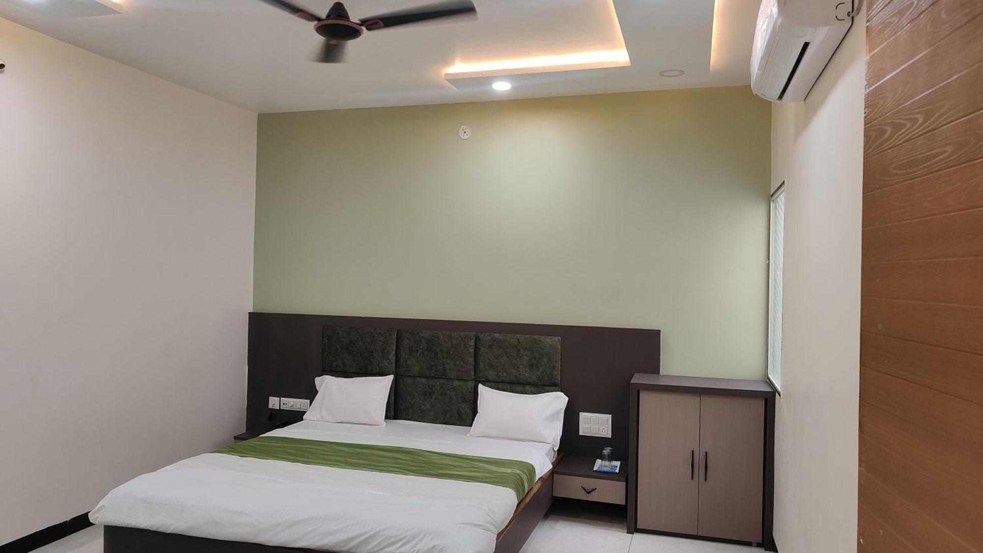 Yashomati Hotel Maheshwar Exterior photo